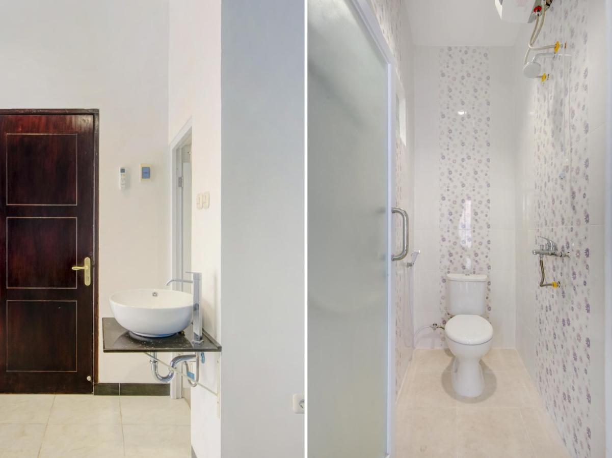 Oyo Life 3987 Kost Aditya Surabaya Exterior foto